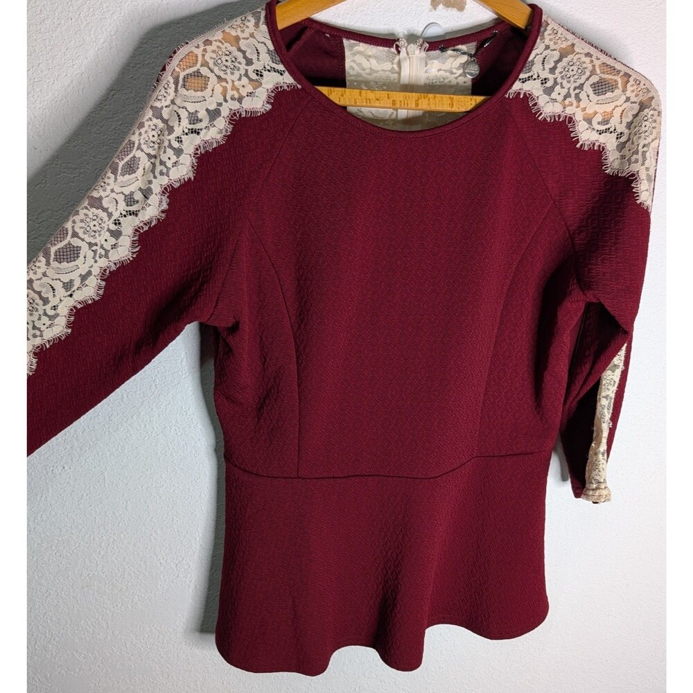 BKE Boutique Women's Blouse Lace Red White Lace Long-Sleeve Size Medium (81)